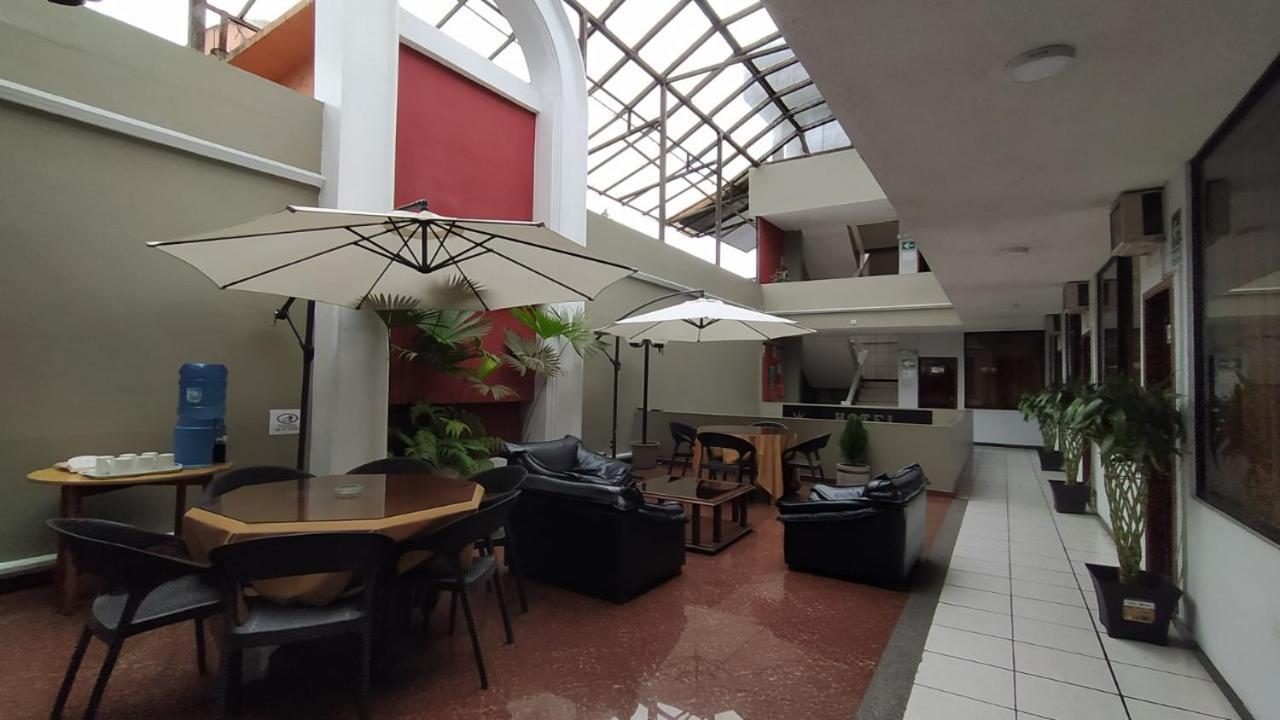 Hotel Puerta Del Sol Santo Domingo de los Colorados Exterior foto
